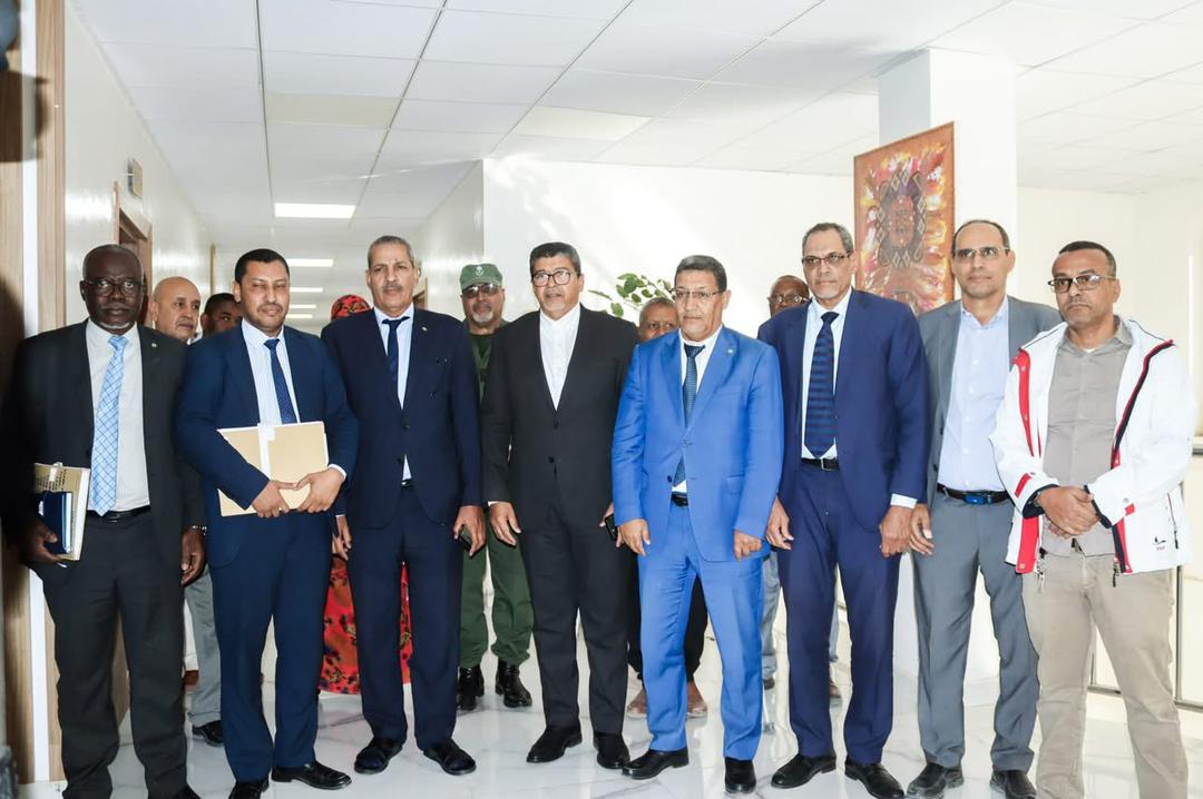 The new Director General of the Autonomous Port of Nouakchott, known as the Port of Friendship, Mr. Lemrabott Ould Benahi, officially assumed his duties this Monday at the headquarters of the Port’s General Directorate. The handover ceremony with his predecessor, Mr. Sidi Mohamed Ould Maham, was followed by a meeting marking the outgoing Director General’s farewell.  The meeting took place in the presence of the Deputy Director General, along with several senior Port officials, advisors, and directors, in a