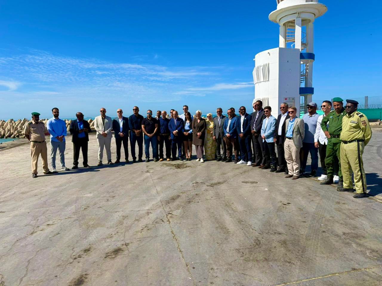 ميناء انواكشوط المستقل، المعروف بـ«ميناء الصداقة» يستقبل وفدًا ألمانيًا يضم ممثلين عن غرفة التجارة العربية-الألمانية (GHORFA) ومنظمة «أفريكا-فيراين» (Afrika-Verein)