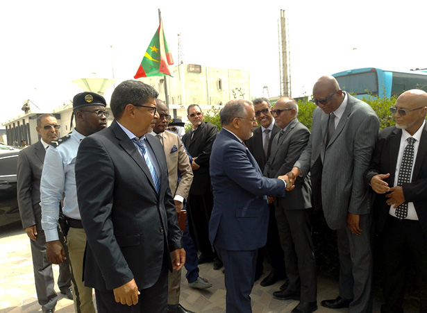 Le Ministre de l'Equipement et des Transports procède à une inspection du port autonome de Nouakchott
